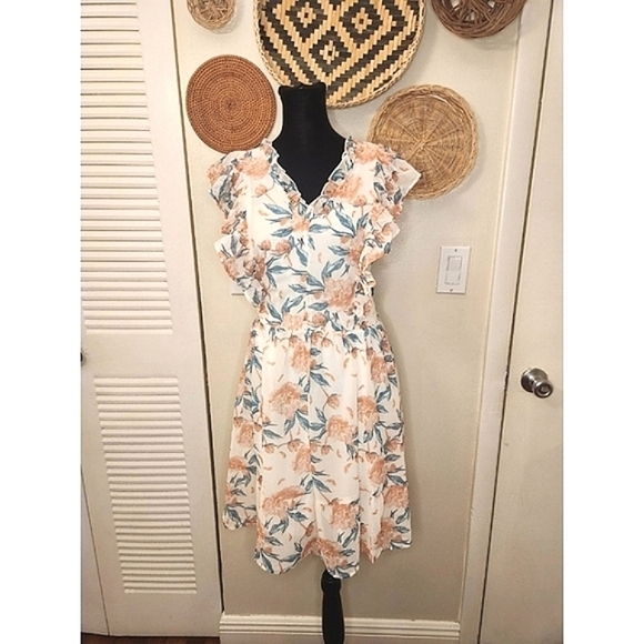 Ditzys Boutique Dresses & Skirts - LAST ONE!  Floral Mini Dress With Flutter Sleeves